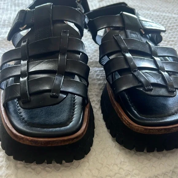 Labucq Black Chunky Platform Sandals - Picture 1 of 5